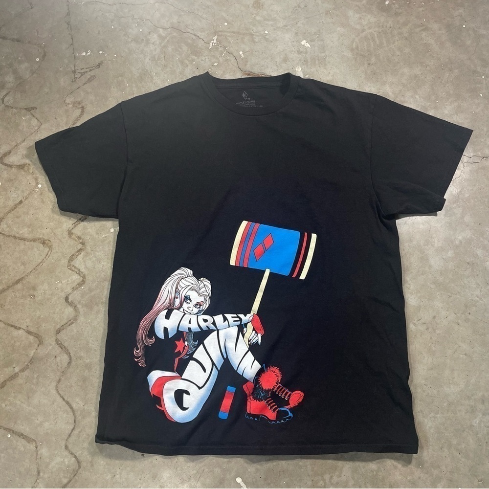 Harley Quinn Men’s Front Graphic Shirt Size L‎
